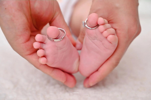 安丘怀孕肚子一边高一边低